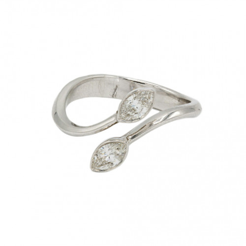 Ring gold and diamonds