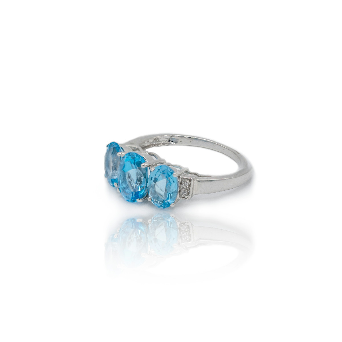 White gold ring with topaz