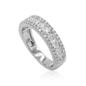 Ring gold and diamonds