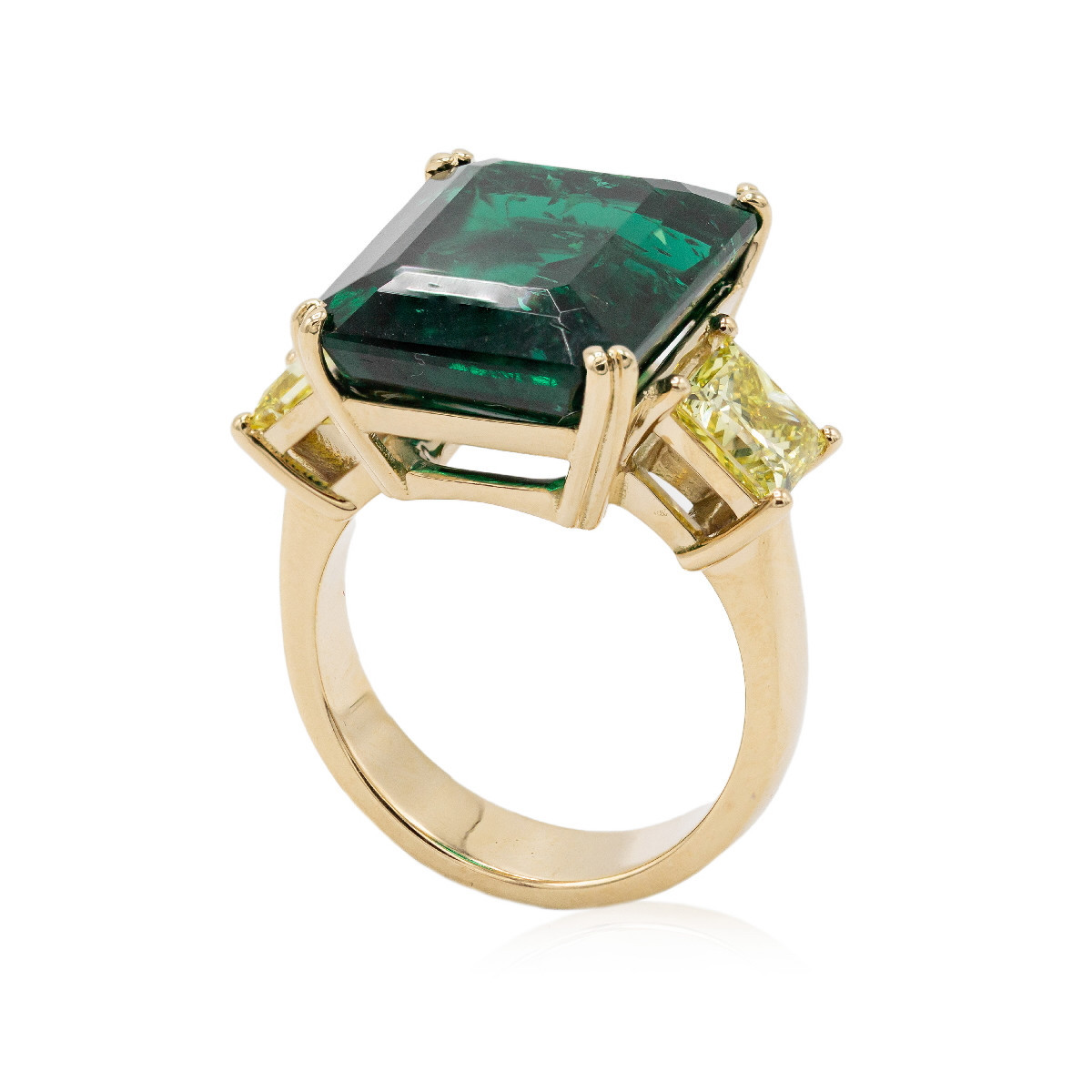 Gold ring, yellow diamonds and emerald