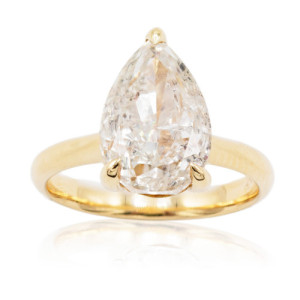 Anillo de oro amarillo y diamantes