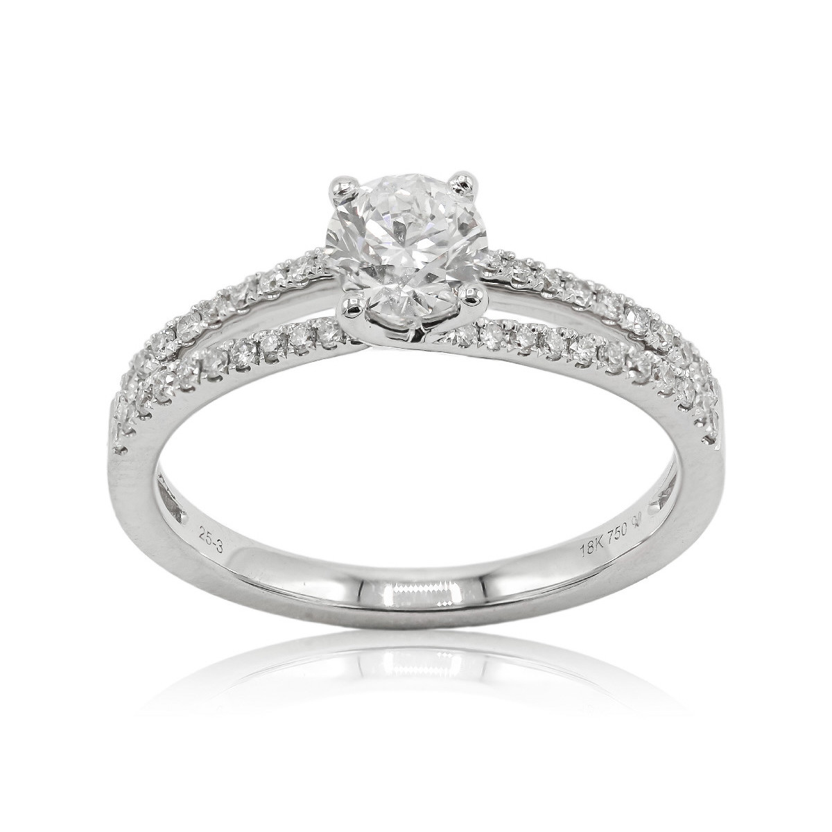 Anillo de oro y diamantes